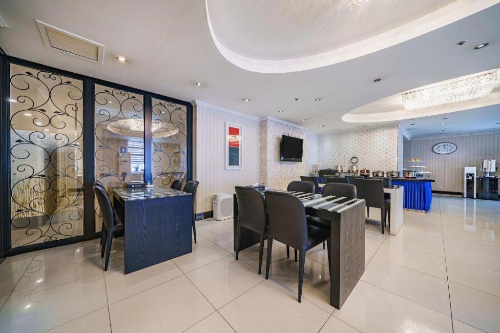 Hotel Olympic Changwon Extérieur photo