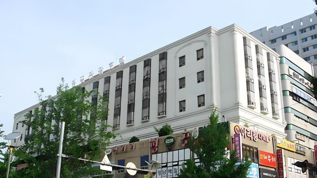 Hotel Olympic Changwon Extérieur photo