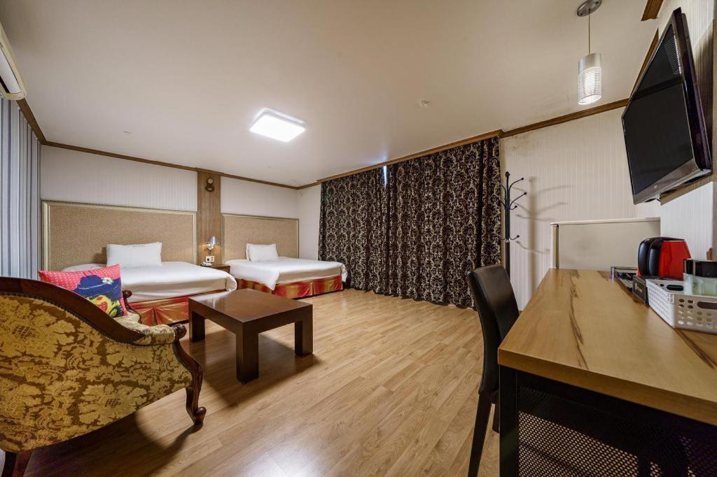 Hotel Olympic Changwon Extérieur photo