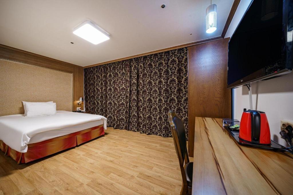 Hotel Olympic Changwon Extérieur photo