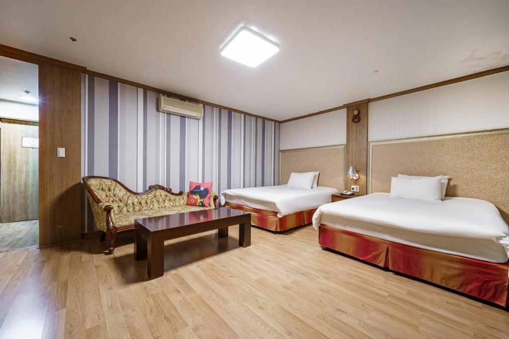 Hotel Olympic Changwon Extérieur photo