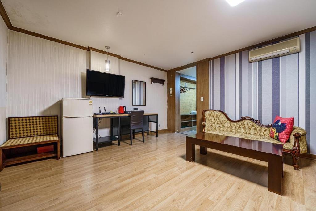 Hotel Olympic Changwon Extérieur photo