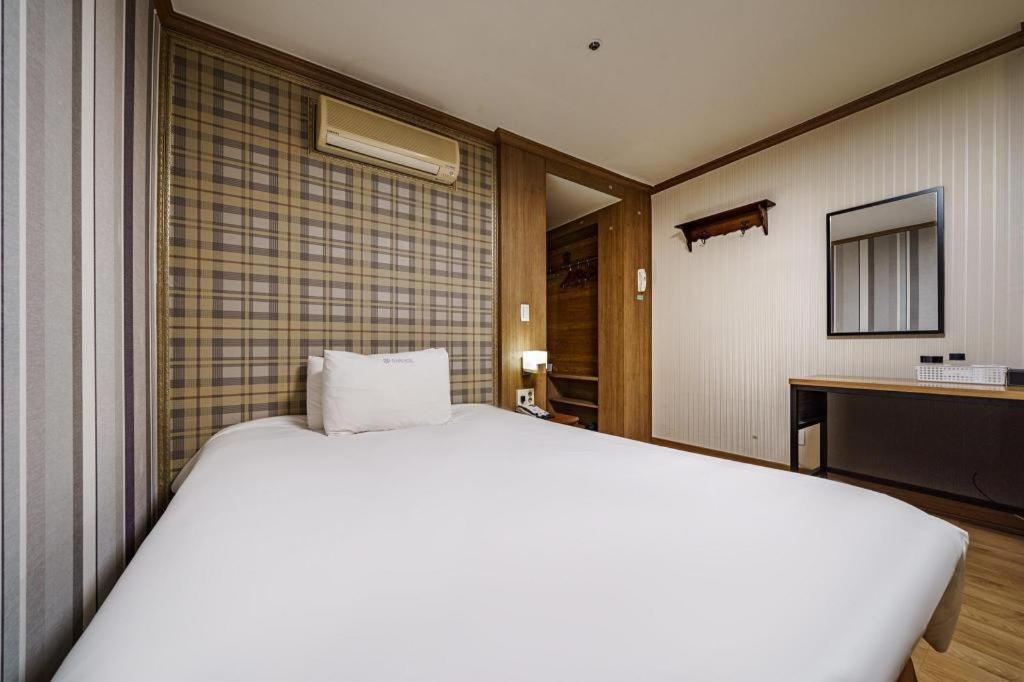 Hotel Olympic Changwon Extérieur photo