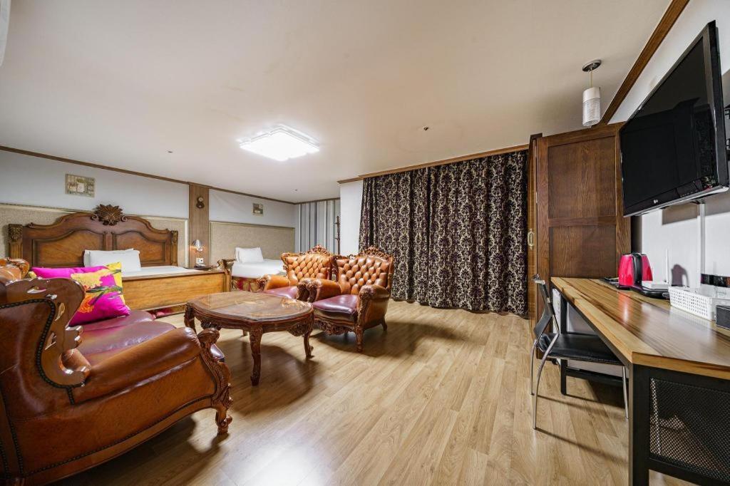 Hotel Olympic Changwon Extérieur photo
