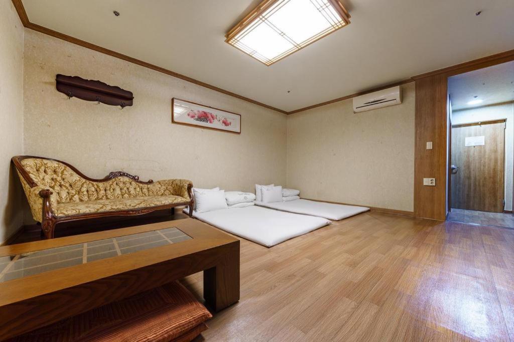 Hotel Olympic Changwon Extérieur photo