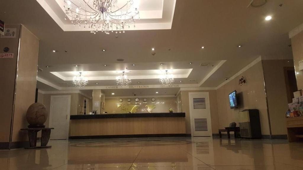 Hotel Olympic Changwon Extérieur photo