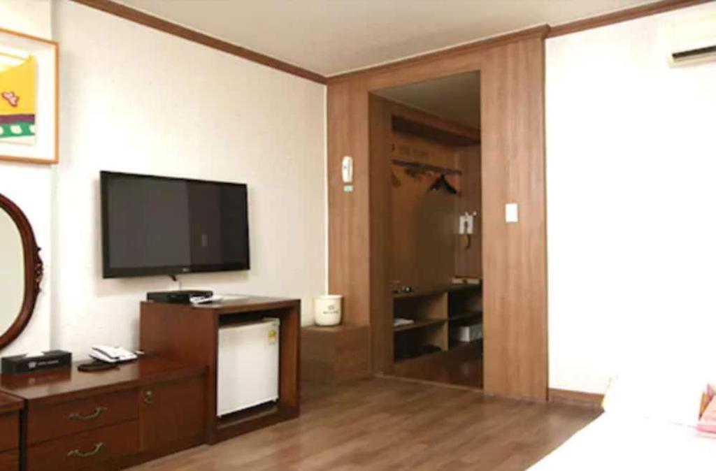 Hotel Olympic Changwon Extérieur photo