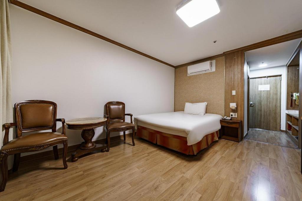 Hotel Olympic Changwon Extérieur photo