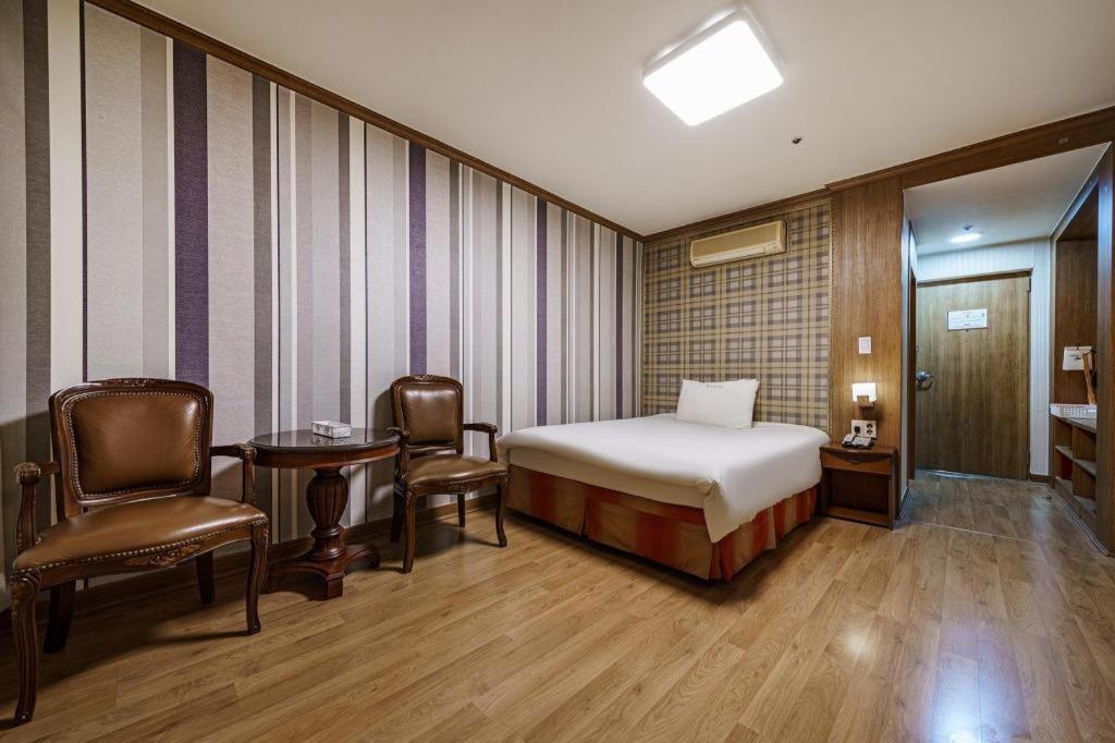 Hotel Olympic Changwon Extérieur photo