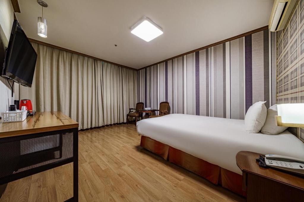 Hotel Olympic Changwon Extérieur photo