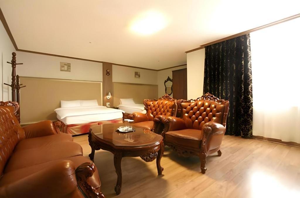 Hotel Olympic Changwon Extérieur photo