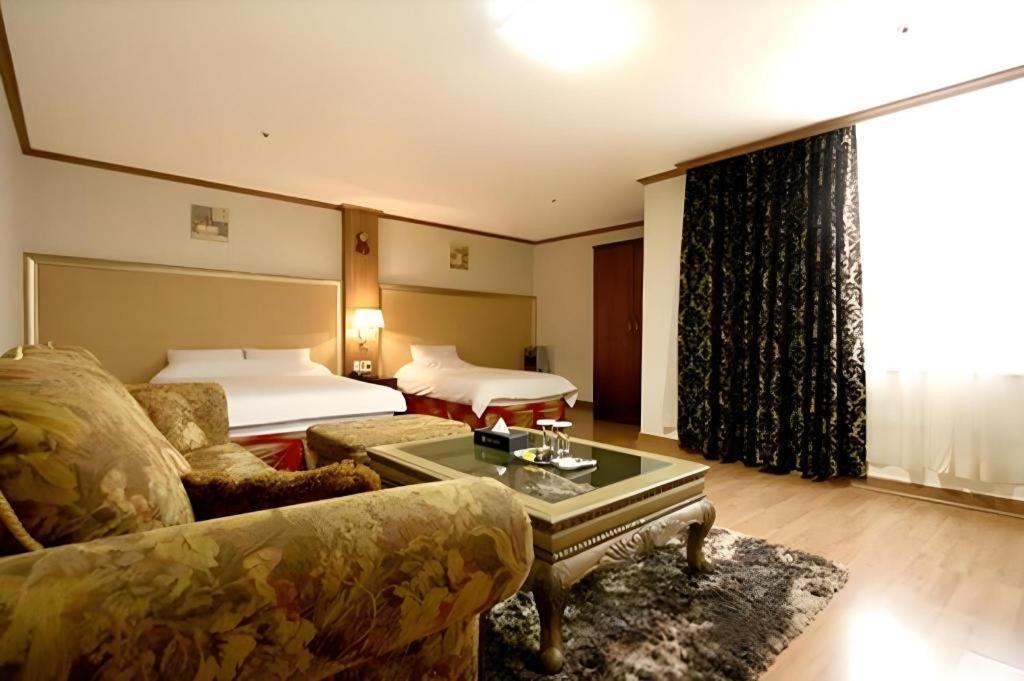 Hotel Olympic Changwon Extérieur photo