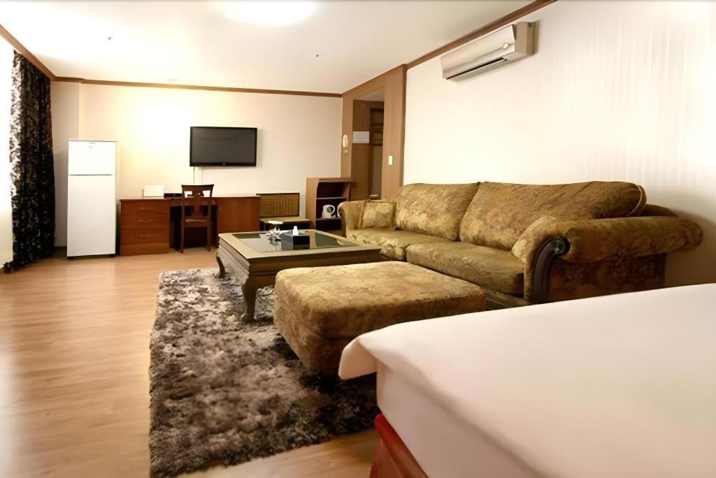 Hotel Olympic Changwon Extérieur photo