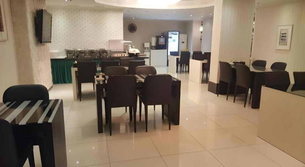 Hotel Olympic Changwon Extérieur photo