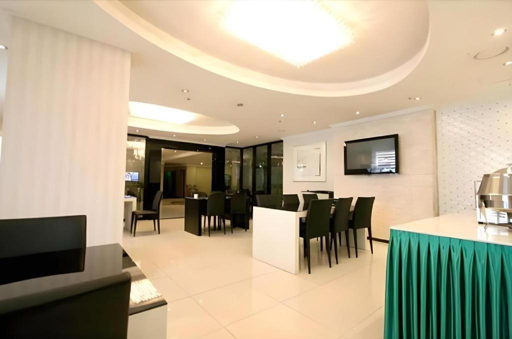 Hotel Olympic Changwon Extérieur photo